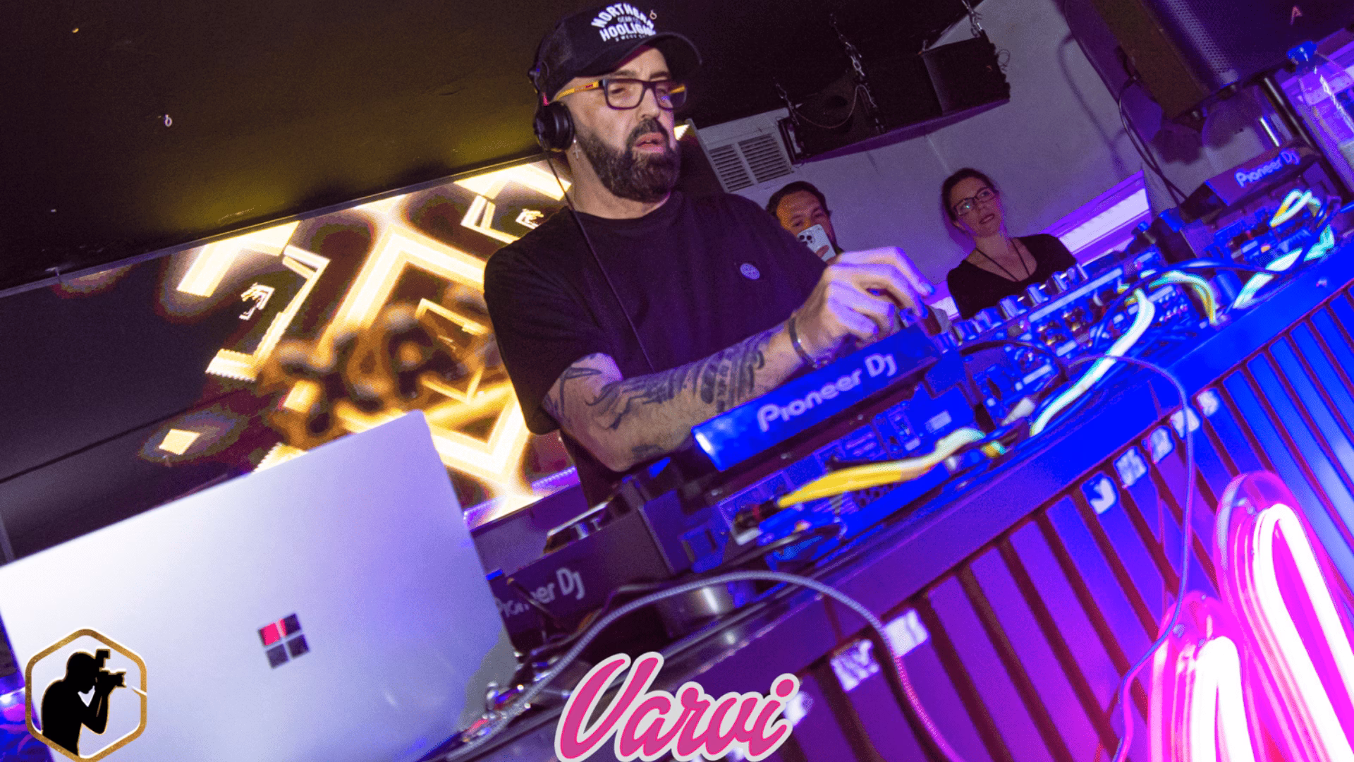 Cuánto Cuesta Contratar un DJ en Madrid: Precios Reales por Tipo de Evento