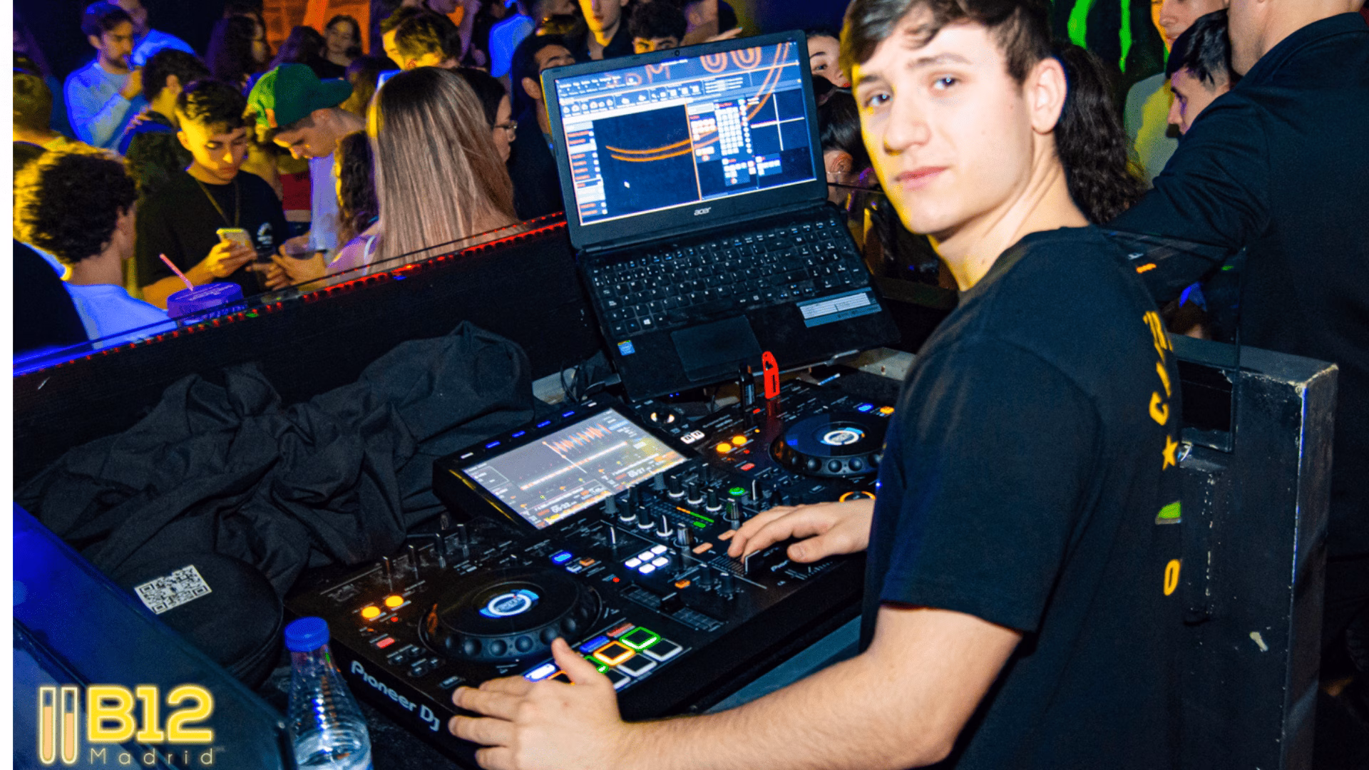 DJ para Eventos Corporativos en Madrid: Diferencias con un DJ de Club y Qué Pedir