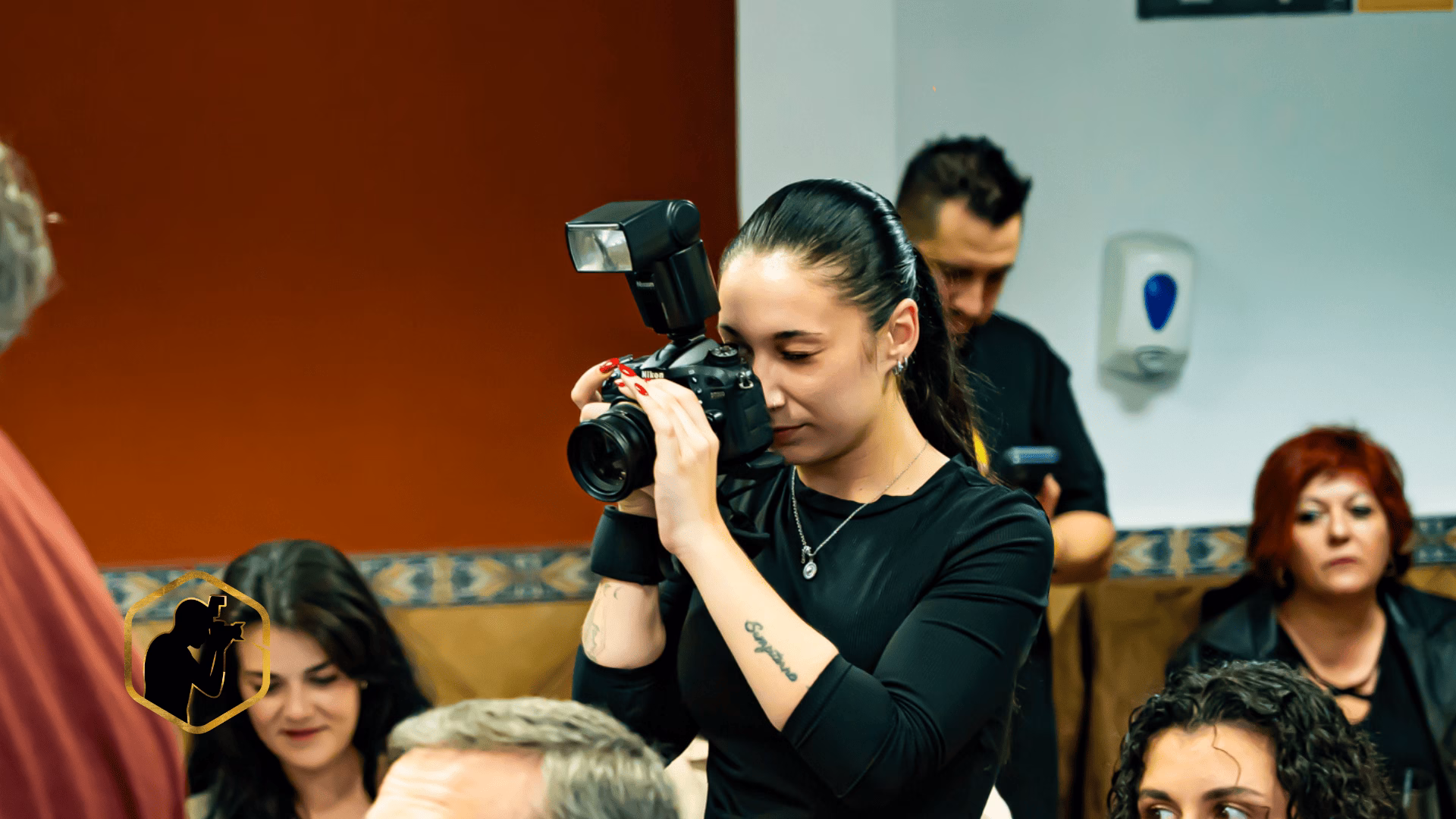 Fotógrafo de Eventos en Madrid: Cómo Elegir, Qué Esperar y Cuánto Cuesta