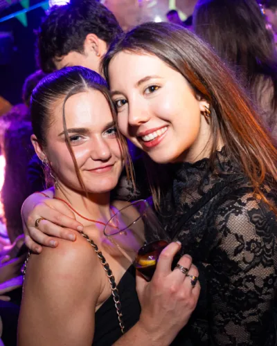 Por qué todas las discotecas huelen igual