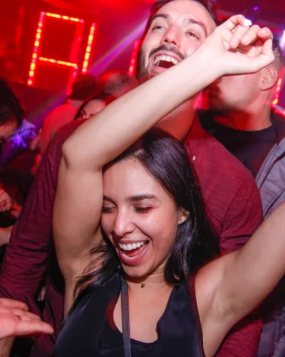 El minuto exacto en que una fiesta se convierte en una buena fiesta