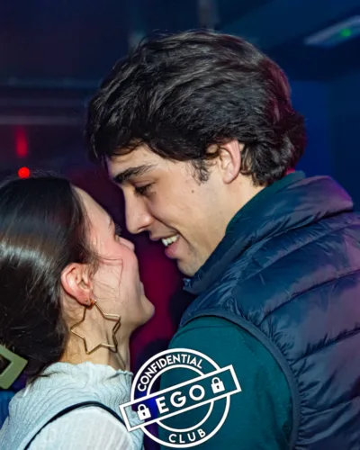 Lo que pasa en una discoteca cuando se encienden las luces
